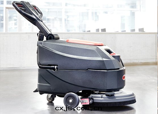 地(dì)下(xià)停車场(chǎng)使用(yòng)洗地(dì)車，省(shěng)时(shí)，省(shěng)力，省(shěng)人(rén)工！