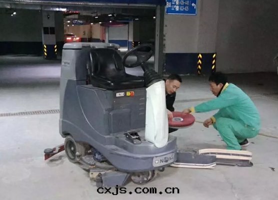 道(dào)路使用(yòng)應(yìng)掃地(dì)車，是(shì)个(gè)很愉快(kuài)的(de)使用(yòng)体验(yàn)。